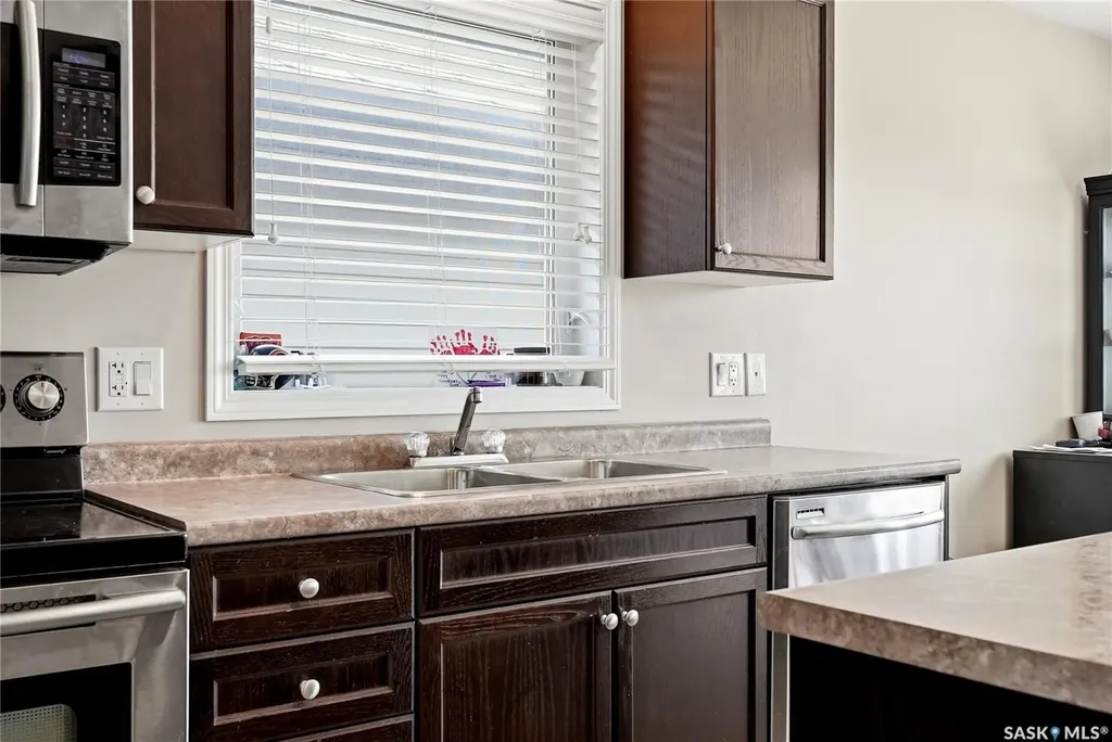 808 Glenview Cove Martensville SK S0K 0A2