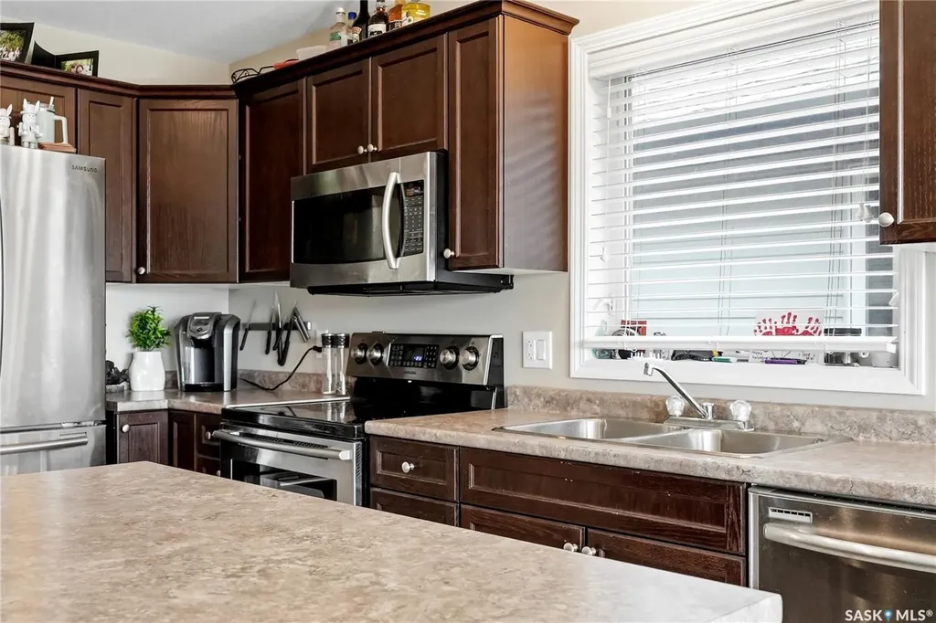 808 Glenview Cove Martensville SK S0K 0A2