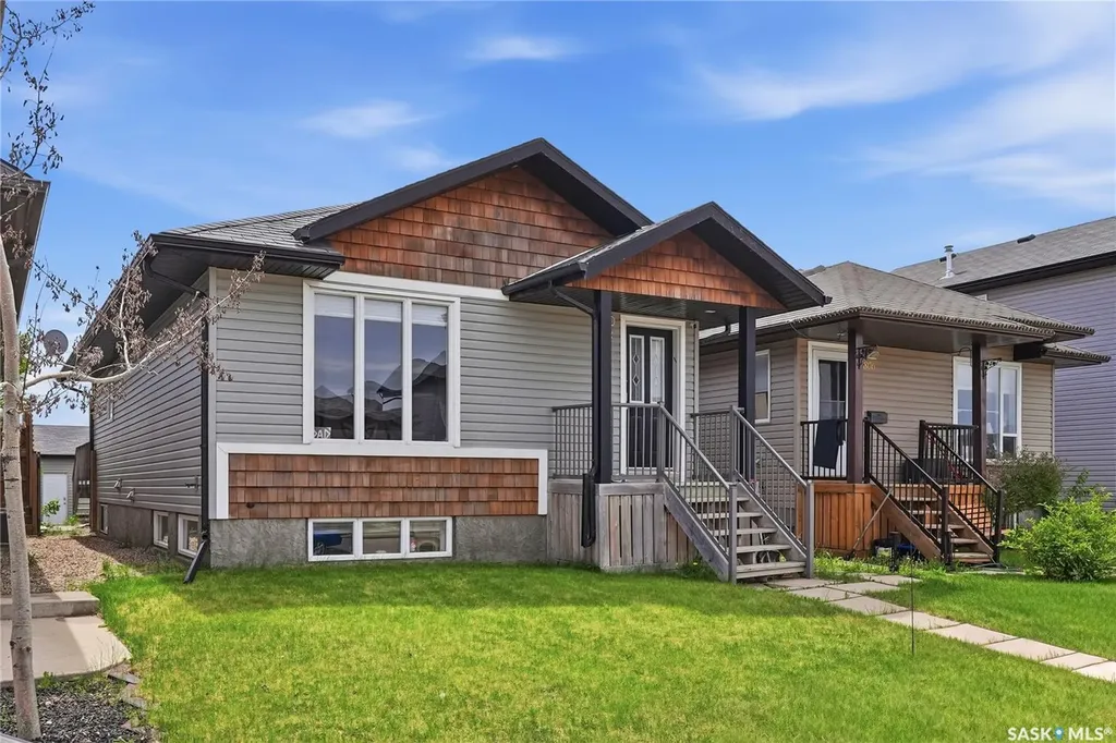 808 Glenview Cove Martensville SK S0K 0A2