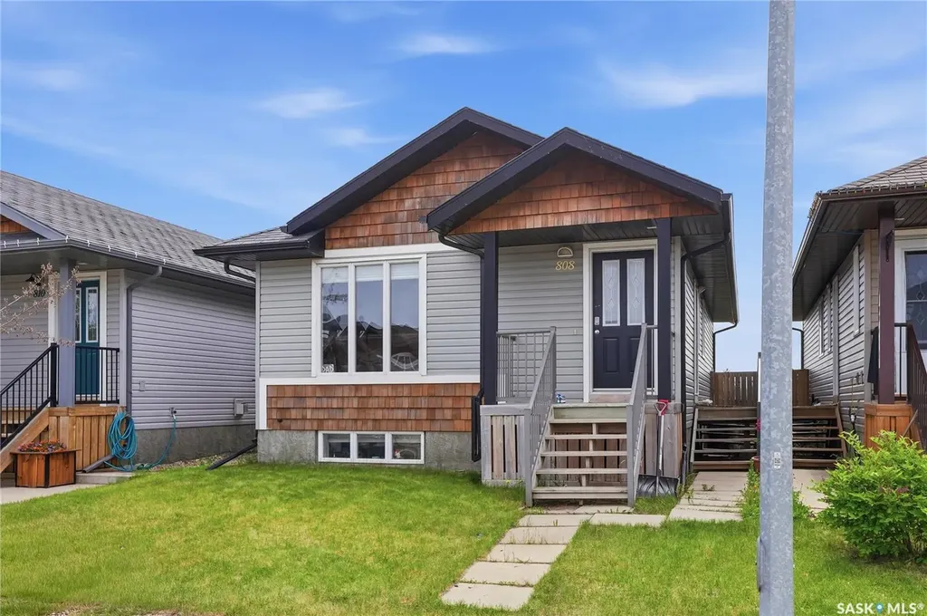 808 Glenview Cove Martensville SK S0K 0A2