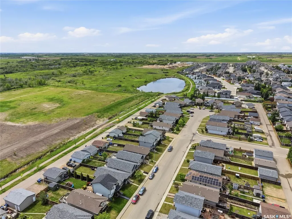 808 Glenview Cove Martensville SK S0K 0A2