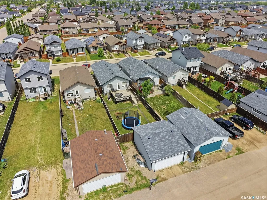 808 Glenview Cove Martensville SK S0K 0A2