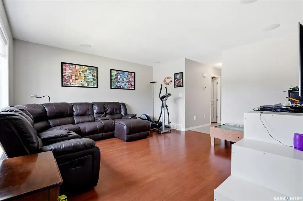 808 Glenview Cove Martensville SK S0K 0A2