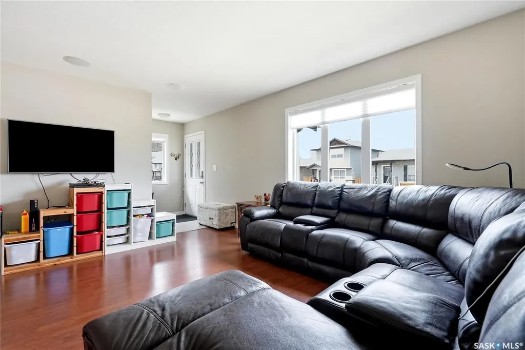 808 Glenview Cove Martensville SK S0K 0A2