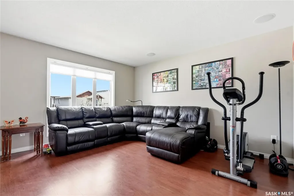 808 Glenview Cove Martensville SK S0K 0A2