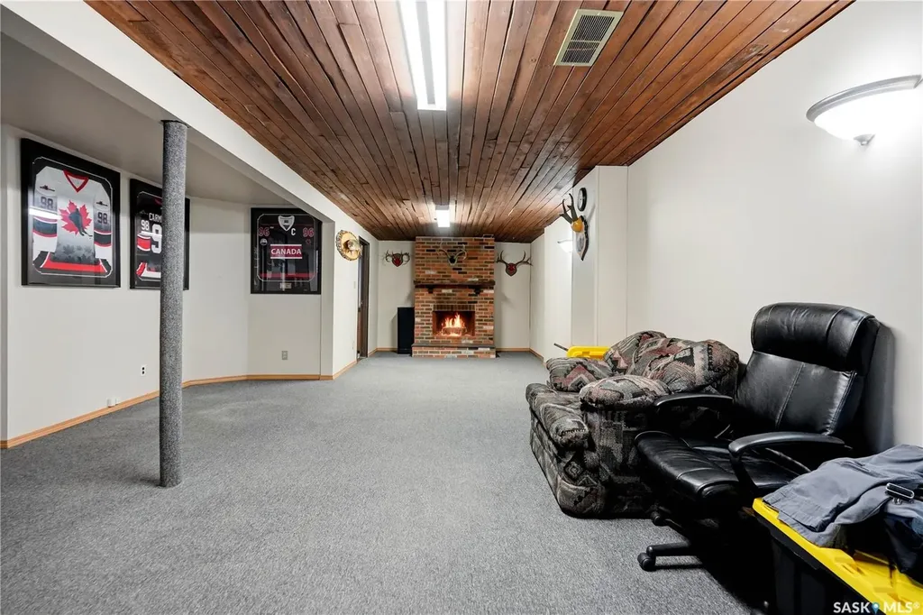 7 Upland Drive Regina SK S4R 0B8