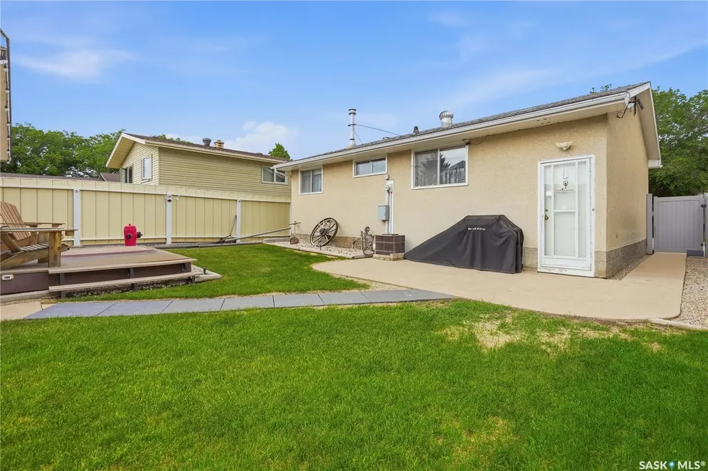 7 Upland Drive Regina SK S4R 0B8