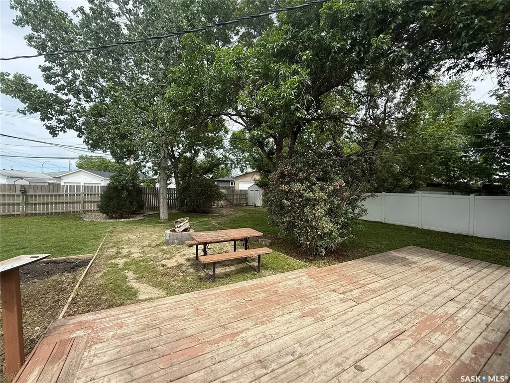 622 Williams Crescent Regina SK S4T 6B2