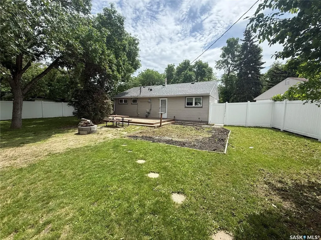 622 Williams Crescent Regina SK S4T 6B2