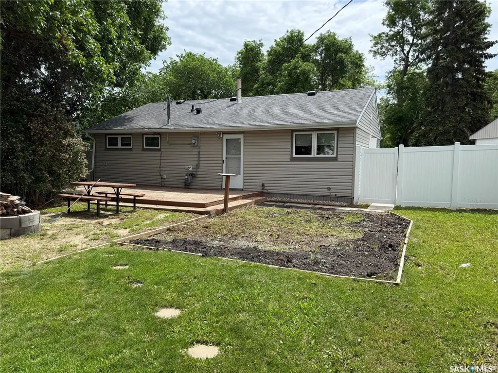 622 Williams Crescent Regina SK S4T 6B2
