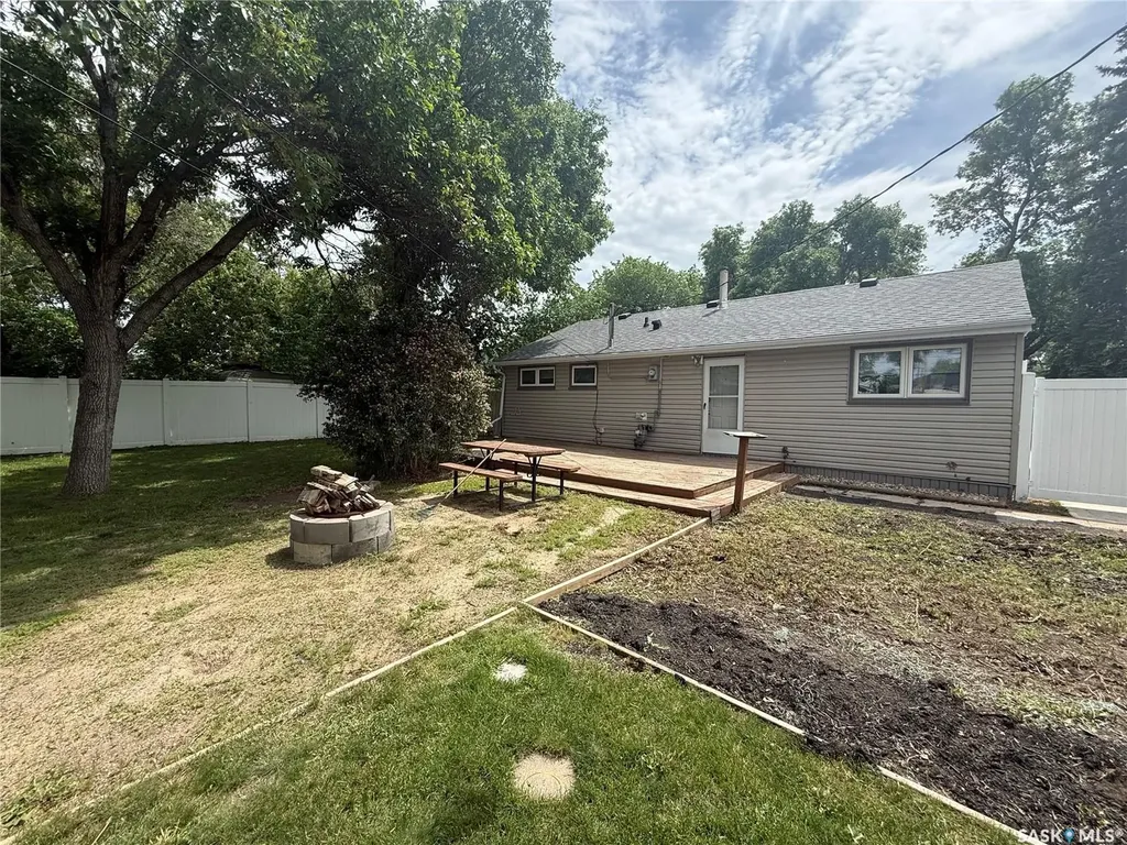 622 Williams Crescent Regina SK S4T 6B2