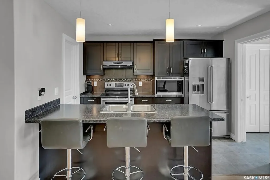 8705 Hincks Lane Regina SK S4Y 0B9