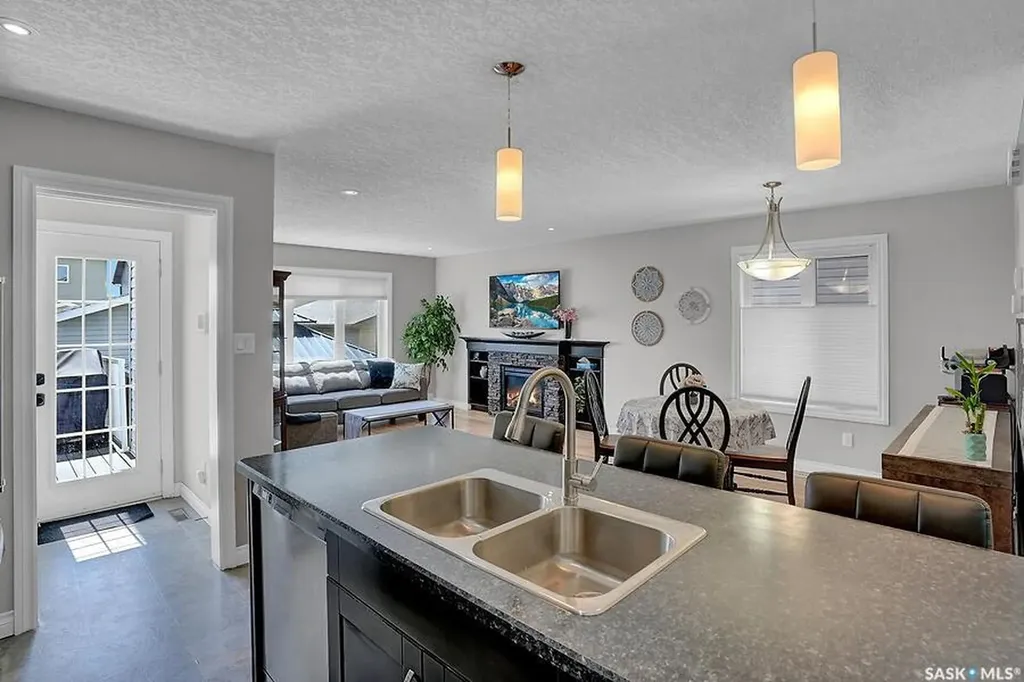 8705 Hincks Lane Regina SK S4Y 0B9