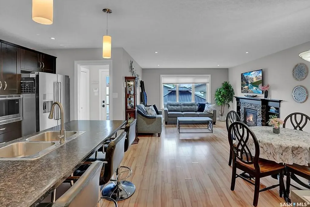 8705 Hincks Lane Regina SK S4Y 0B9