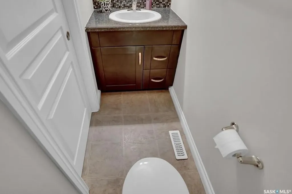 8705 Hincks Lane Regina SK S4Y 0B9