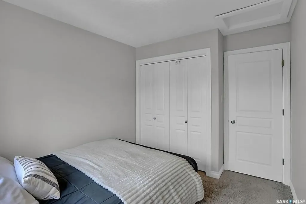 8705 Hincks Lane Regina SK S4Y 0B9