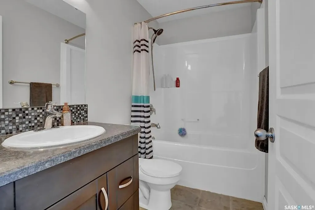8705 Hincks Lane Regina SK S4Y 0B9