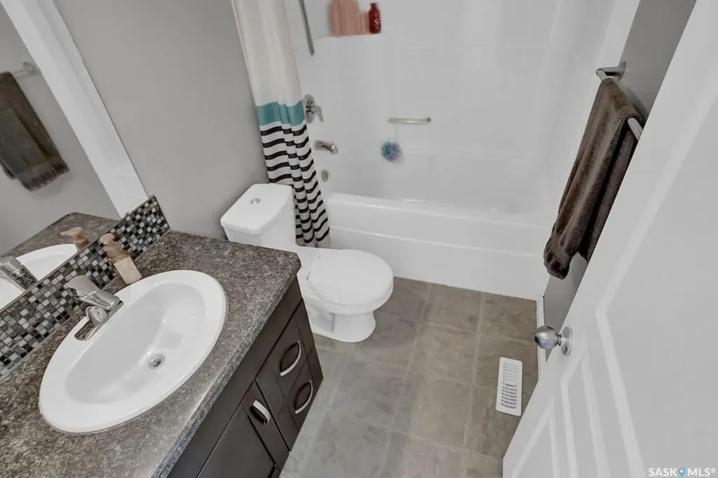 8705 Hincks Lane Regina SK S4Y 0B9