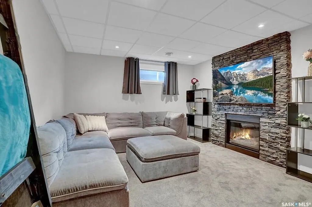 8705 Hincks Lane Regina SK S4Y 0B9