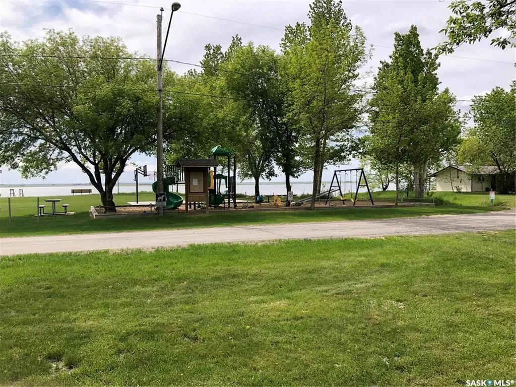 155 Lakeshore Crescent Mckillop Rm No. 220 SK S0G 1C0