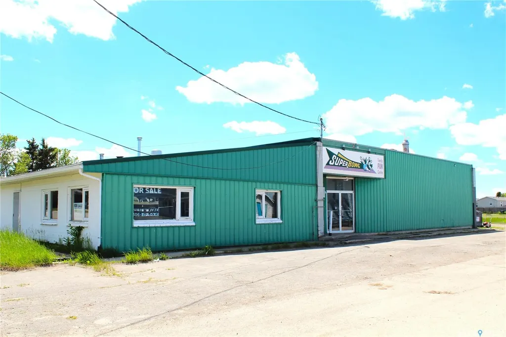 8 2nd Avenue SW Weyburn SK S4H 2J4