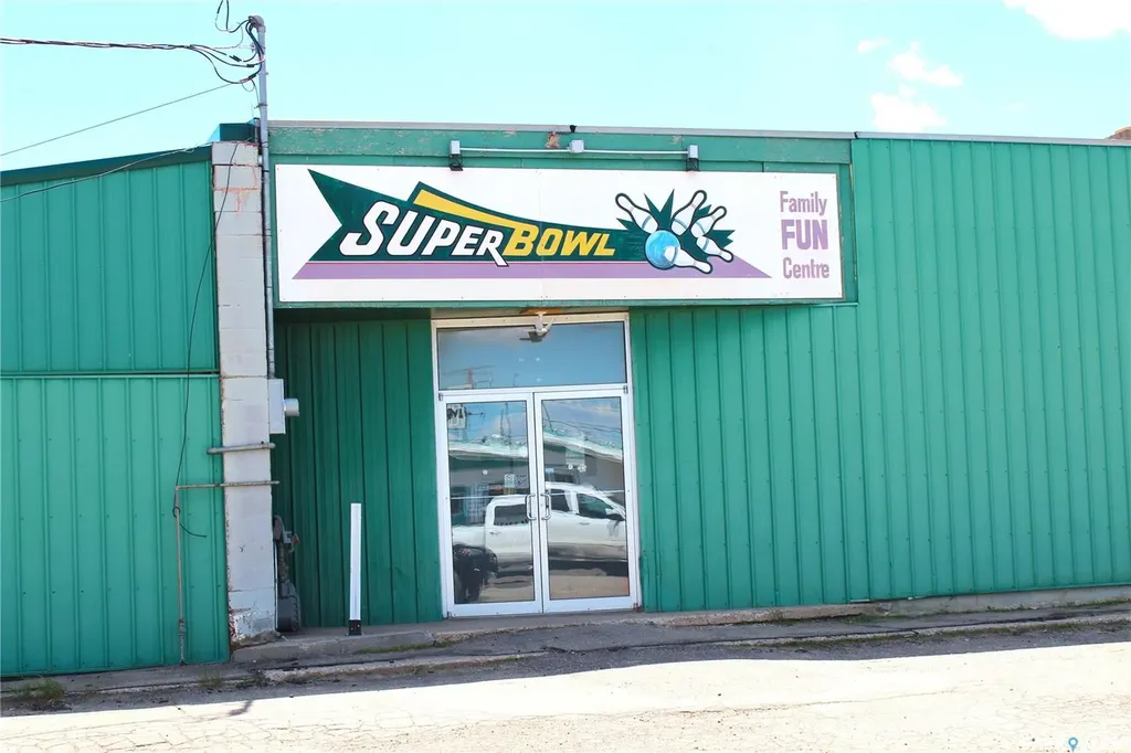8 2nd Avenue SW Weyburn SK S4H 2J4