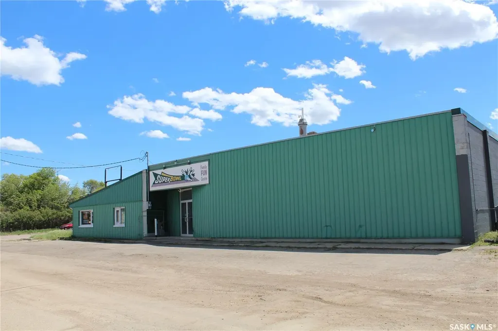 8 2nd Avenue SW Weyburn SK S4H 2J4