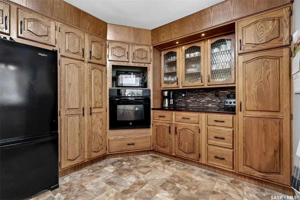 923 Laurier Street Moose Jaw SK S6H 2W5