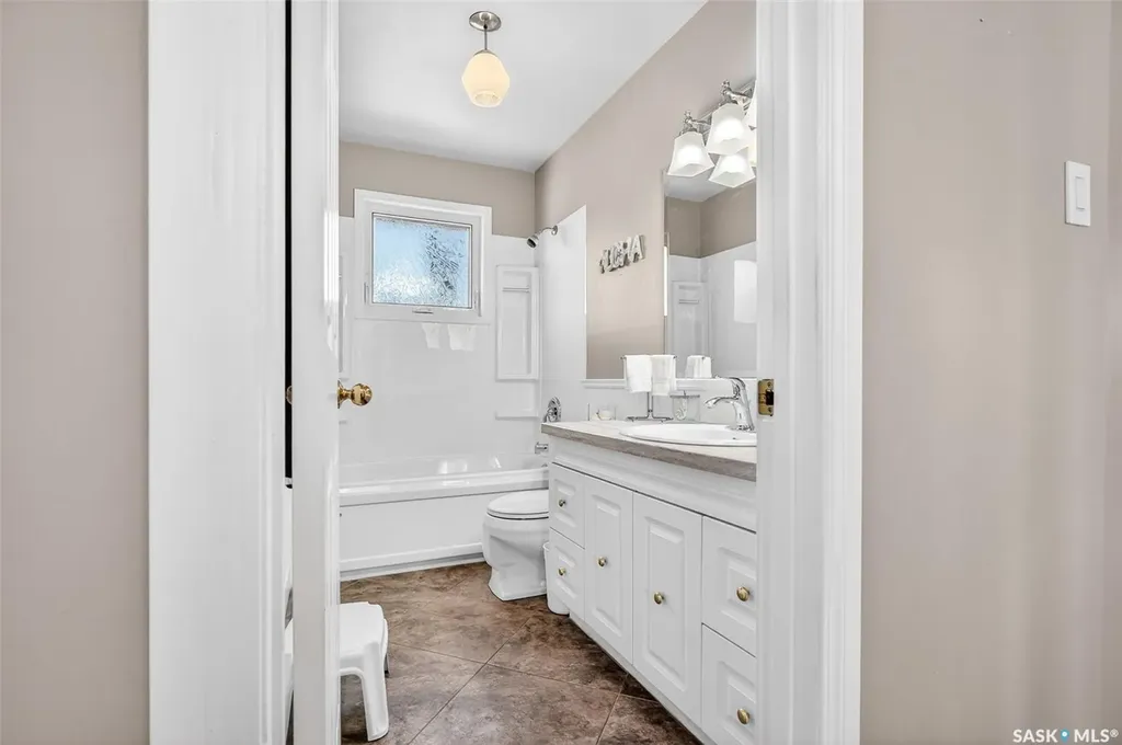 923 Laurier Street Moose Jaw SK S6H 2W5