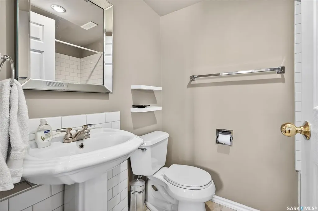 923 Laurier Street Moose Jaw SK S6H 2W5