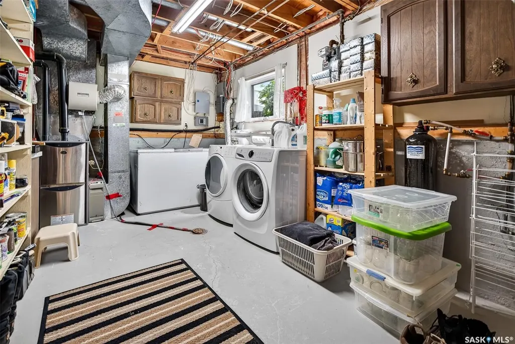 923 Laurier Street Moose Jaw SK S6H 2W5