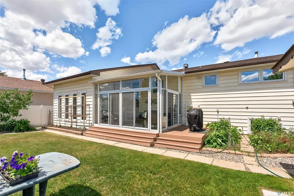 923 Laurier Street Moose Jaw SK S6H 2W5