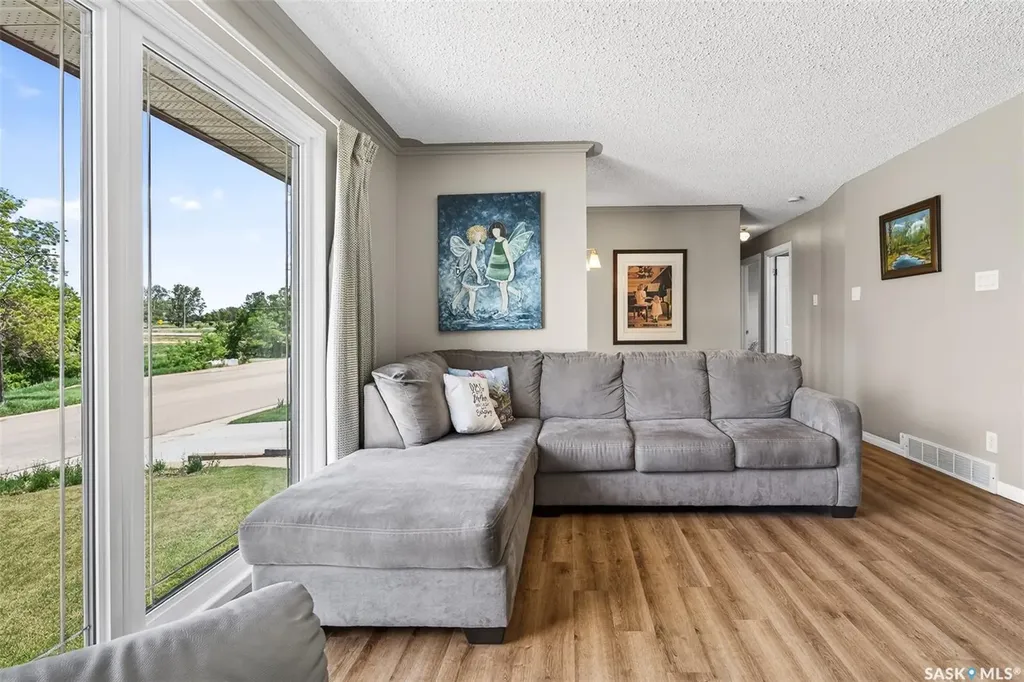923 Laurier Street Moose Jaw SK S6H 2W5