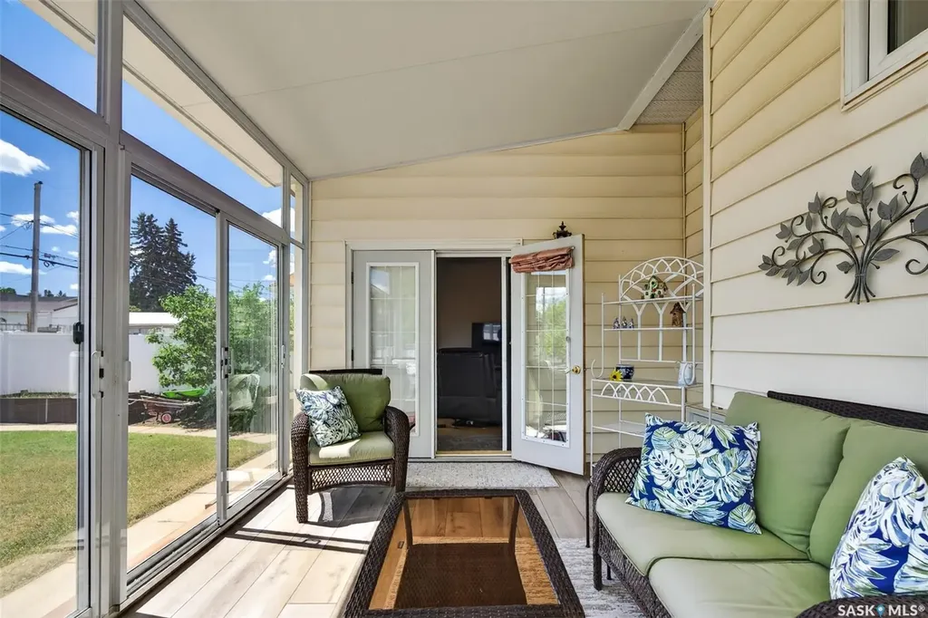 923 Laurier Street Moose Jaw SK S6H 2W5