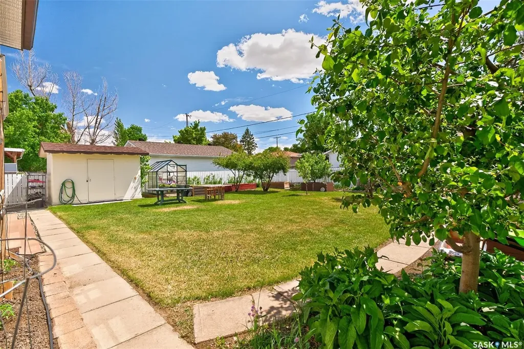 923 Laurier Street Moose Jaw SK S6H 2W5