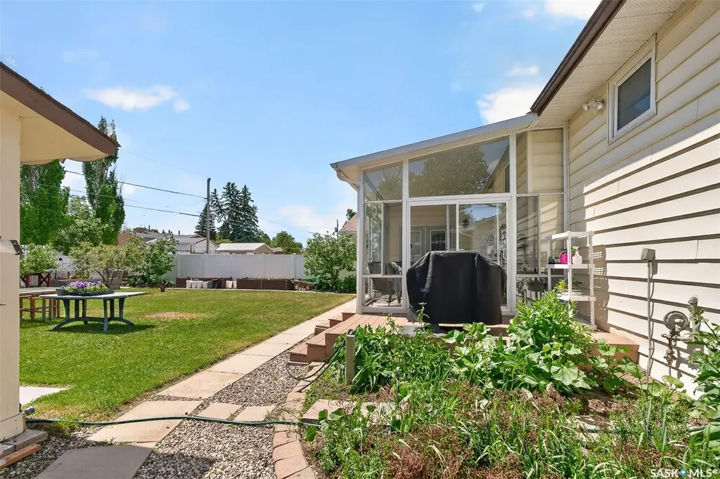 923 Laurier Street Moose Jaw SK S6H 2W5