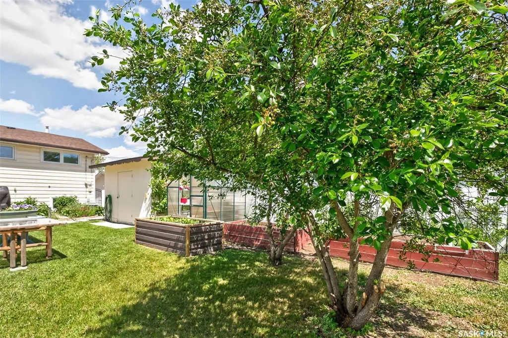 923 Laurier Street Moose Jaw SK S6H 2W5