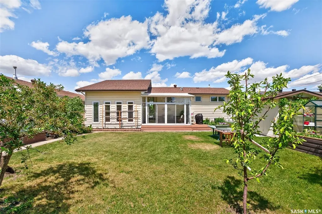923 Laurier Street Moose Jaw SK S6H 2W5