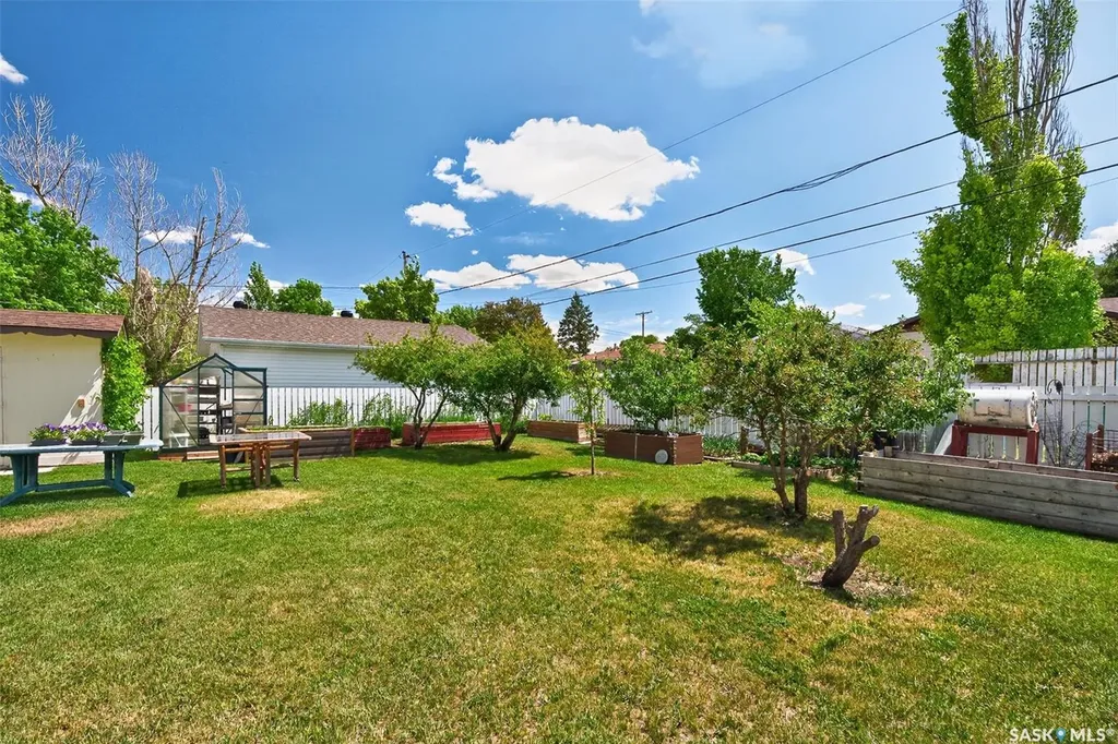 923 Laurier Street Moose Jaw SK S6H 2W5