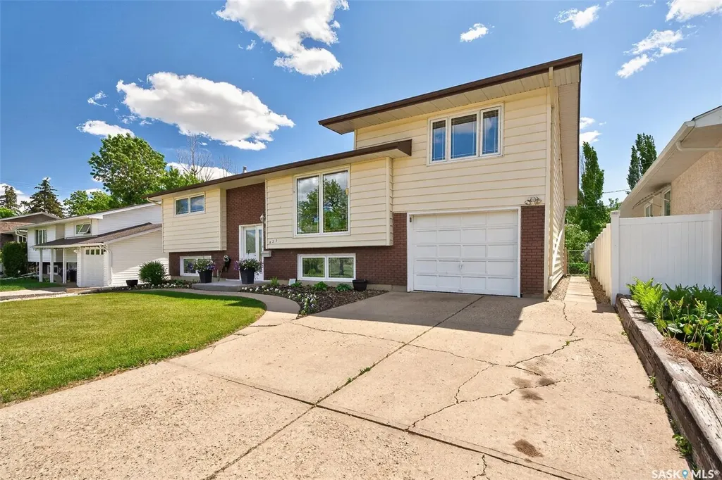 923 Laurier Street Moose Jaw SK S6H 2W5