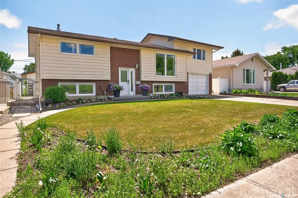 923 Laurier Street Moose Jaw SK S6H 2W5
