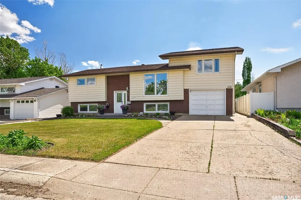 923 Laurier Street Moose Jaw SK S6H 2W5