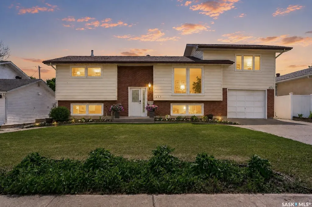 923 Laurier Street Moose Jaw SK S6H 2W5