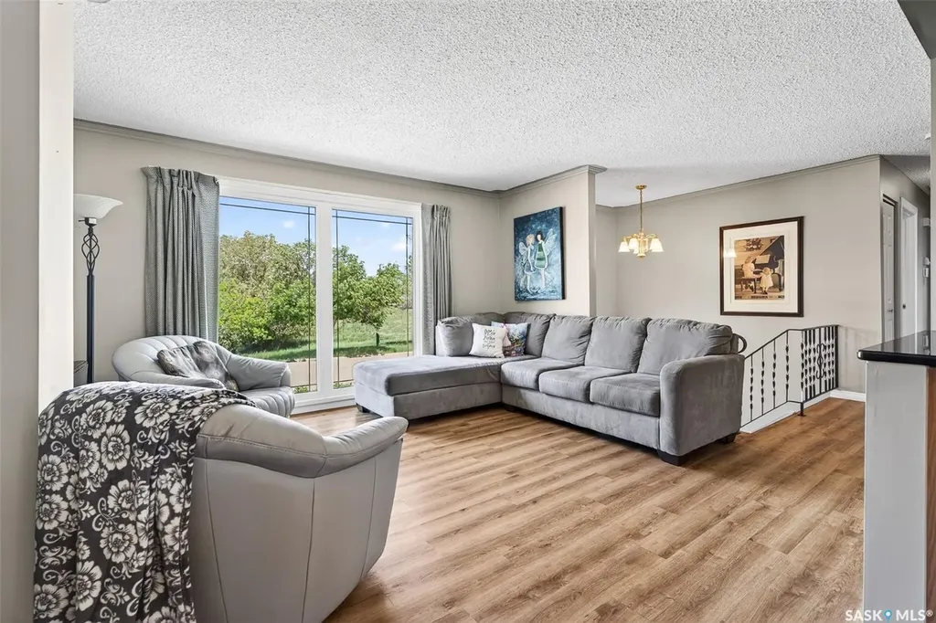923 Laurier Street Moose Jaw SK S6H 2W5