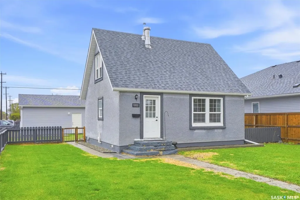 1002 O Avenue S Saskatoon SK S7M 2T2