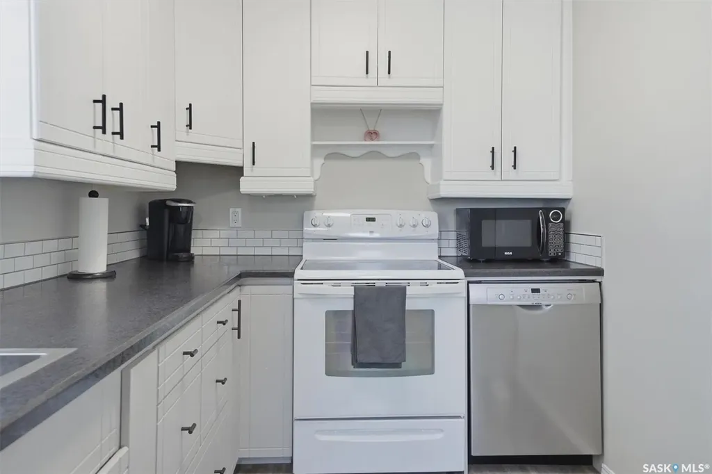 1002 O Avenue S Saskatoon SK S7M 2T2