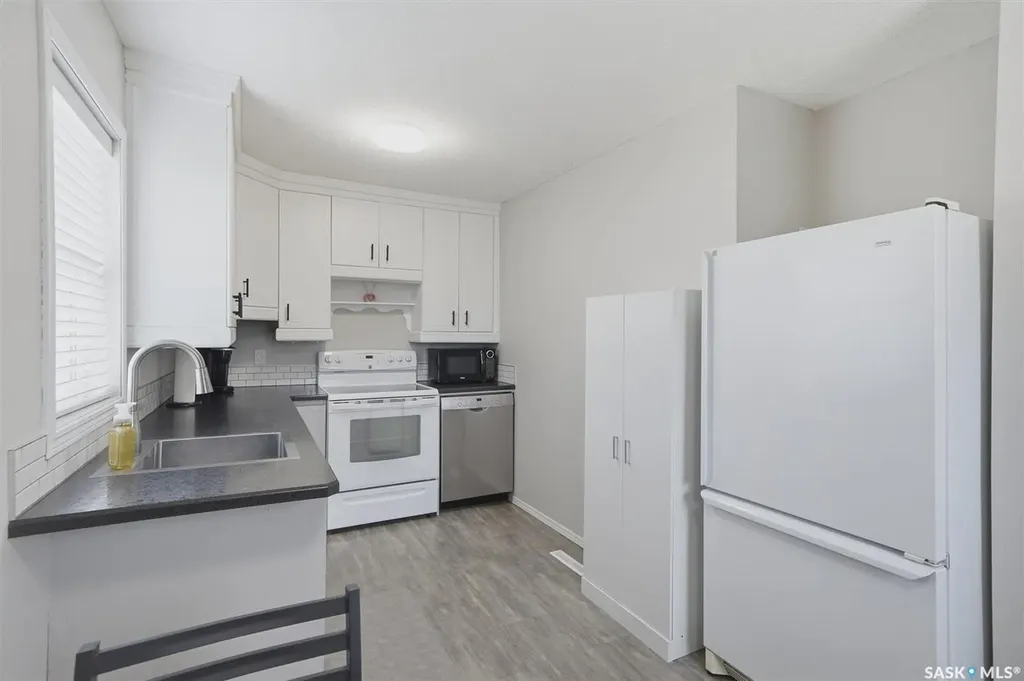 1002 O Avenue S Saskatoon SK S7M 2T2