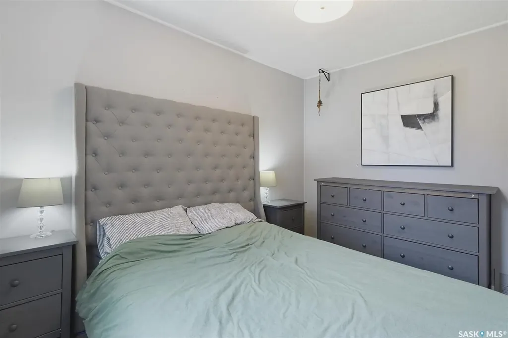 1002 O Avenue S Saskatoon SK S7M 2T2