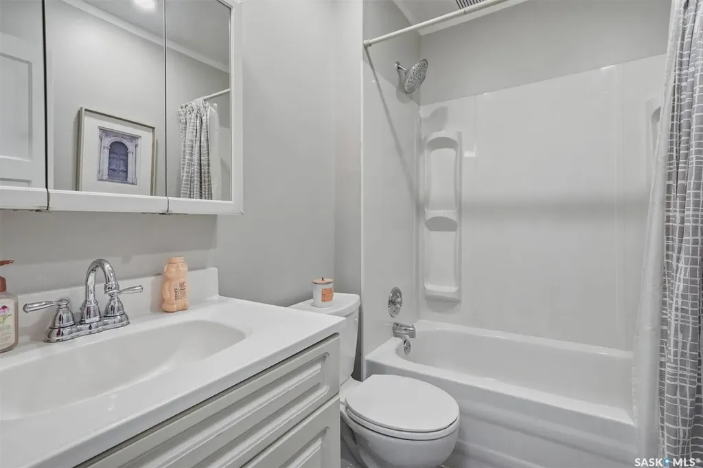 1002 O Avenue S Saskatoon SK S7M 2T2