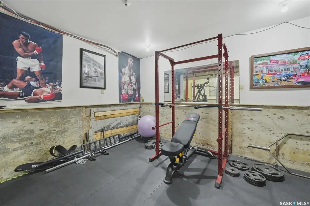 1002 O Avenue S Saskatoon SK S7M 2T2